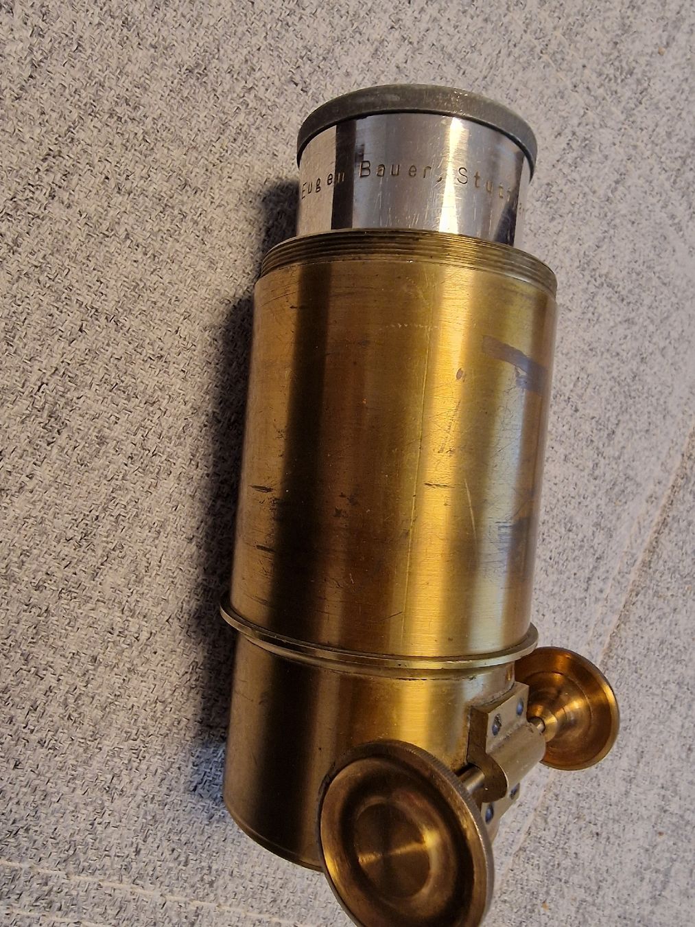 Sonstiges zu Optik: Microscope ancien en laiton, marque Eugen Bauer, état défect – Defekt aus La Chaux-de-Fonds von Ric_m628