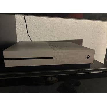 Microsoft Console: Xbox One S – Usato da Wald AR venduto da mic_vvt8