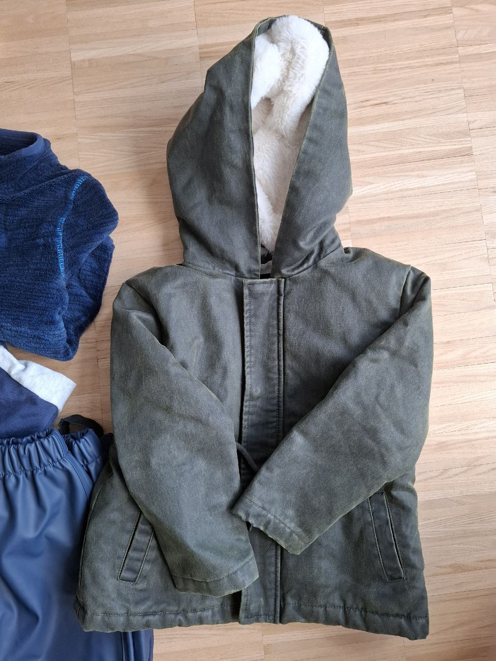 Lotti & Set di vestiti: Kleiderpaket Jubgen Gr. 104 – Usato da Zürich venduto da SinJ30 4