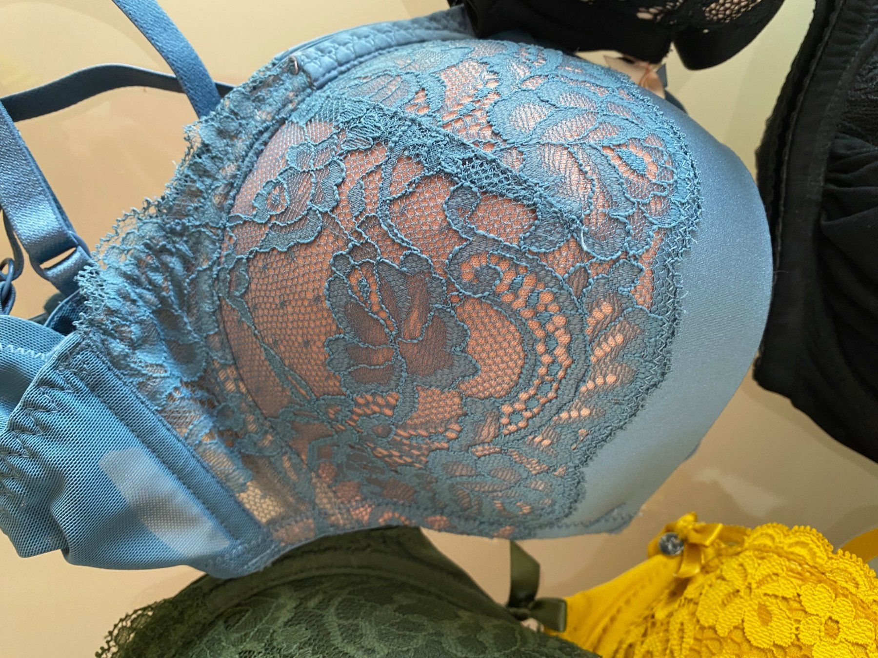 Sonstige Unterwäsche: BH's in Grösse 80 C – Gebraucht aus Flaach von hundeli2 2