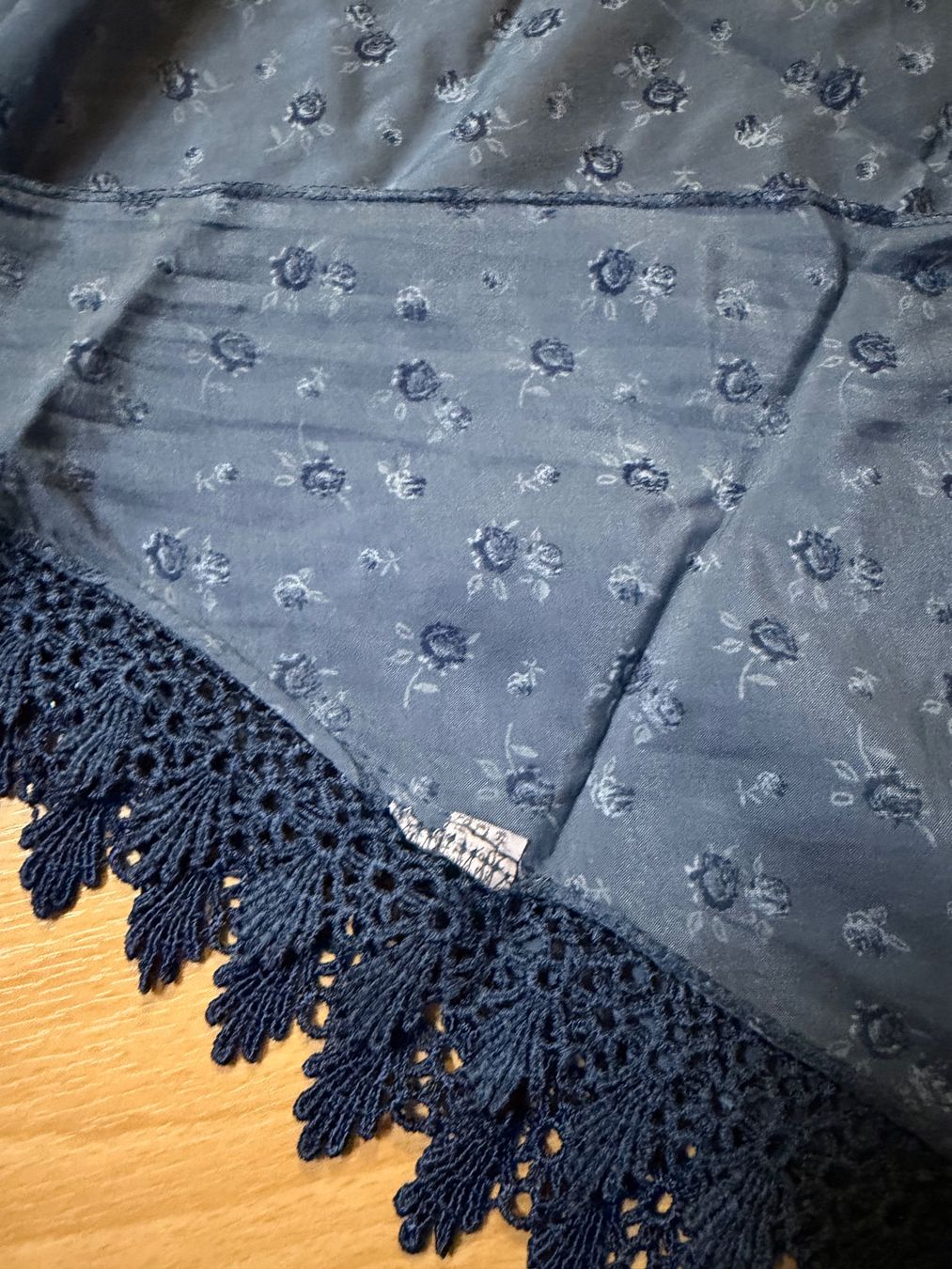 Foulard & Sciarpe: Dreieckstuch – Usato da Grosswangen venduto da shoes.bags.and.co 3