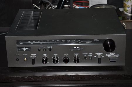 AKAI AA-1020 Vintage Analog Stereo Receiver