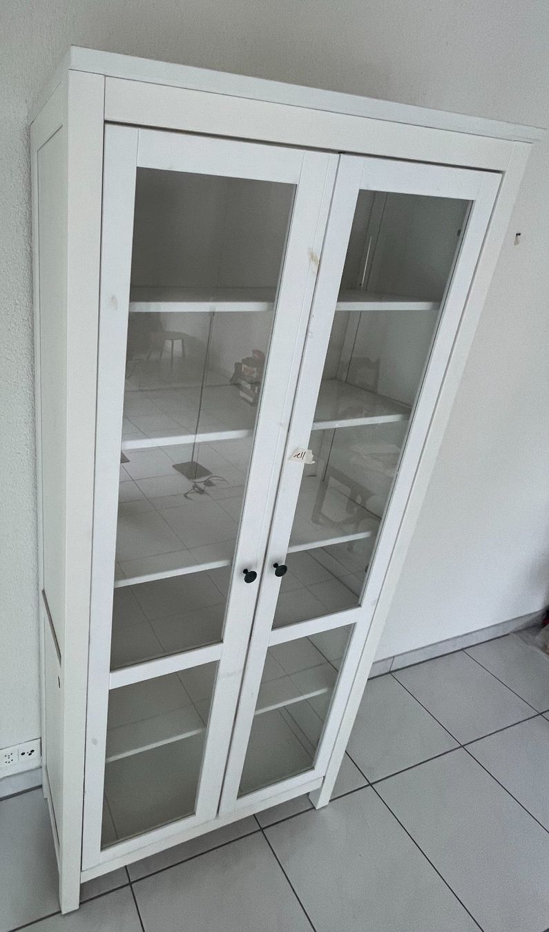Ikea Vetrine: IKEA White Display Cabinet with Glass Doors – Usato da Basel venduto da JohnnyCrash 1