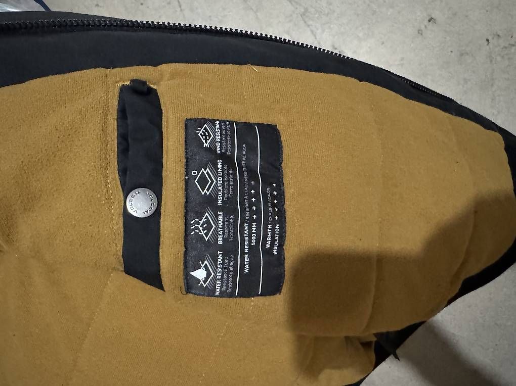 Giacche: Vend veste hiver Volcom taille S – Usato da La Tour-de-Peilz venduto da pmi_hzc6 2