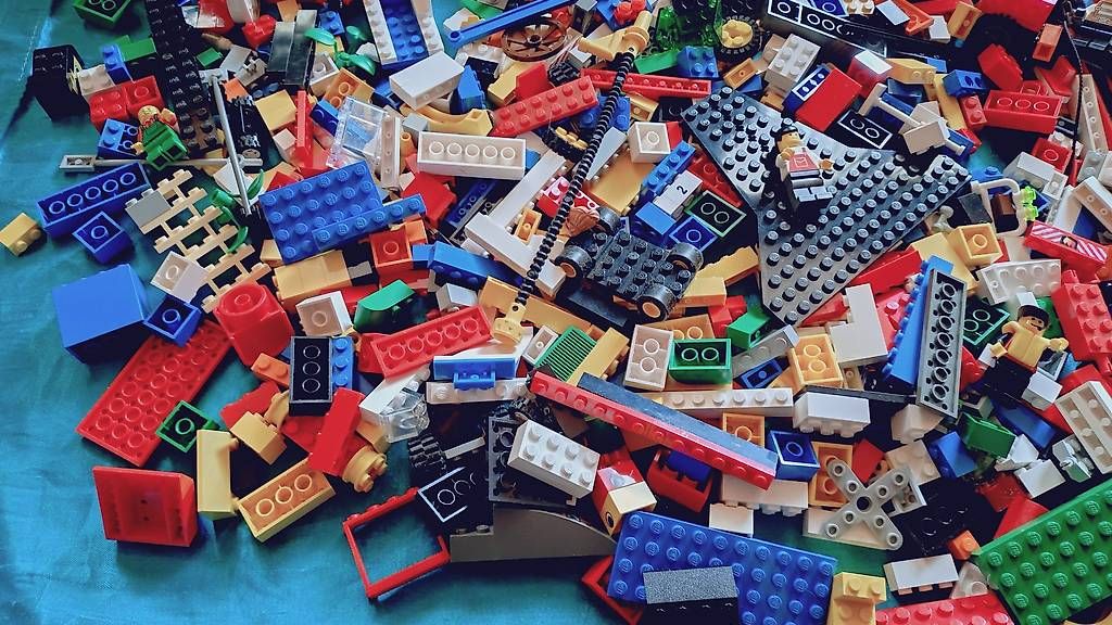 Lego Kit di costruzioni: Lego Classic-Basic-Figuren Kiloware gemischt 1,2kg – Usato da Schwarzenbach(Huttwil) venduto da Padielito 2