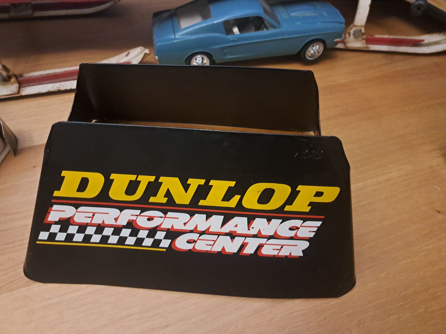 Sonstiges Fahrzeugzubehör: Vintage Dunlop Performance Reifen Display – Gebraucht aus Emmenbrücke von bikesandmore75