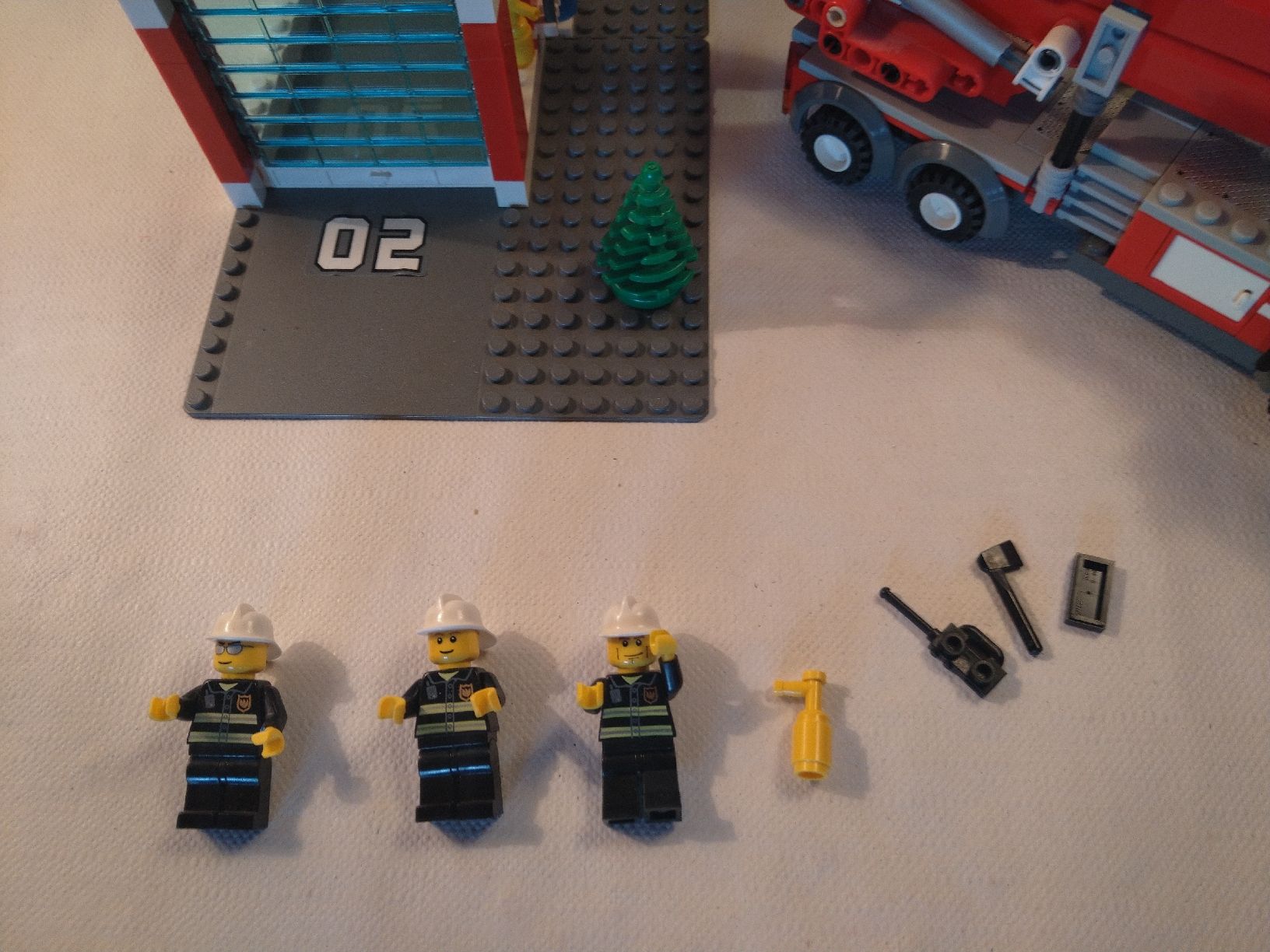Lego Jeux de construction: Lego - 7945 - Caserne pompier – D'occasion à Les Brenets par LEGOFOREVER 3