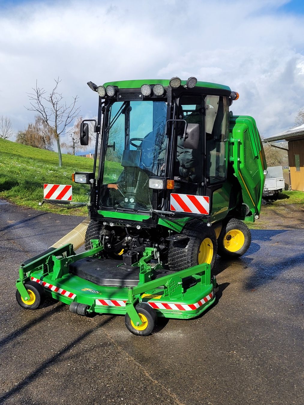 John Deere Tagliaerba: Aufsitzrasenmäher John deere 1565 4WD – Usato da Buttisholz venduto da Galaxi27 2