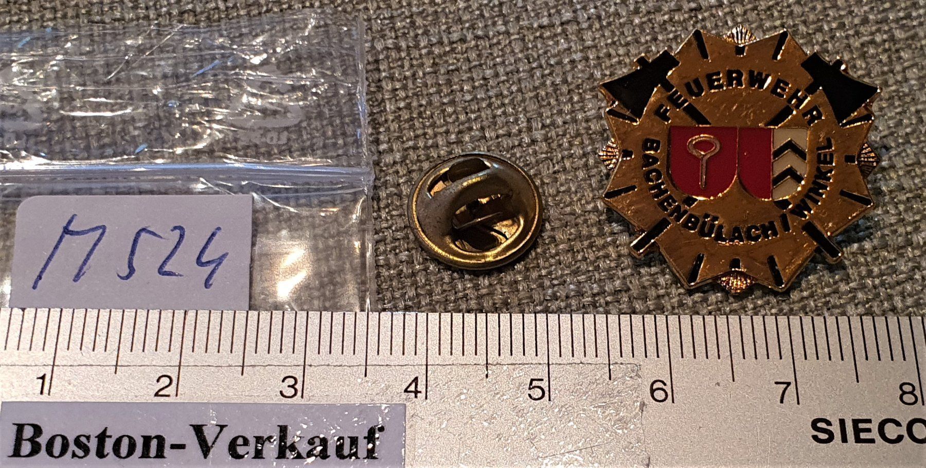 Placchette & Badge: M524 - Pin Feuerwehr Bachenbülach / Winkel – Usato da Reinach BL venduto da Boston-Verkauf 1