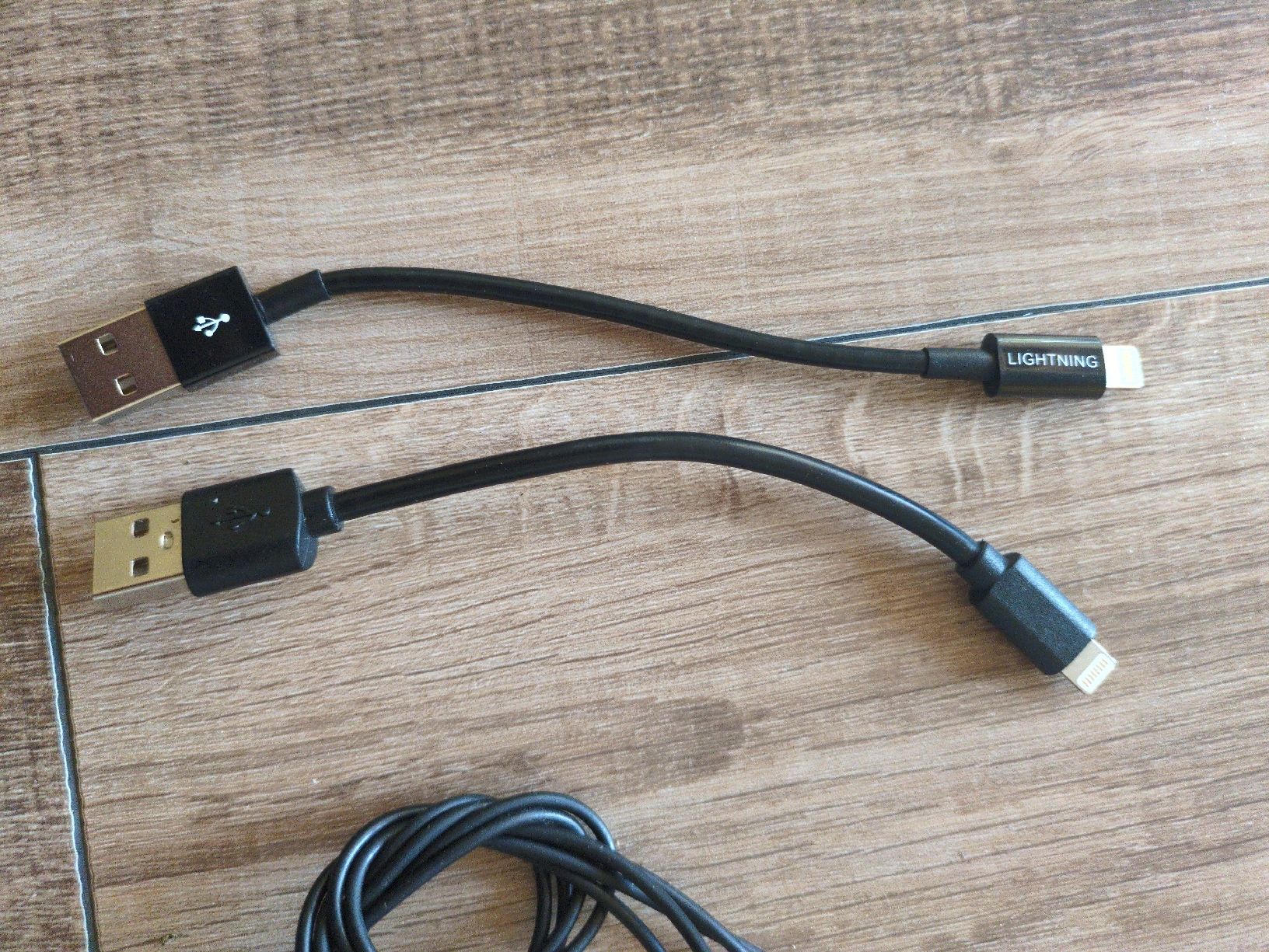 Apple Caricabatterie: Ladekabel Iphone mit USB + Autoadapter + AUX – Usato da Worb venduto da aba_t8l5 1