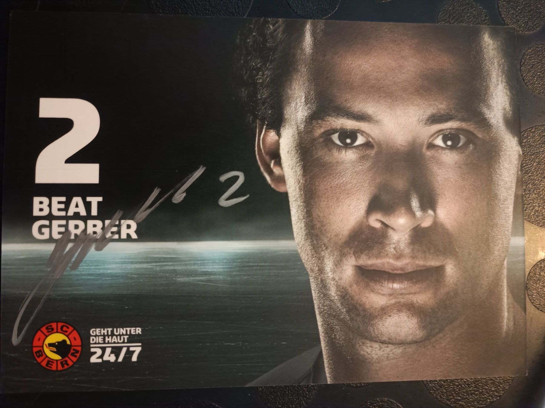 Autografi: Beat Gerber - Handsignierte SC Bern Karte Saison 2012/13 – Usato da Menziken venduto da Artographs