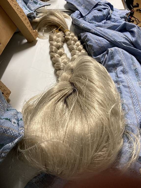 Tutti gli attrezzi: Heidi und Geissenpeter Requisiten – Usato da Zürich venduto da partnersingmbh 4