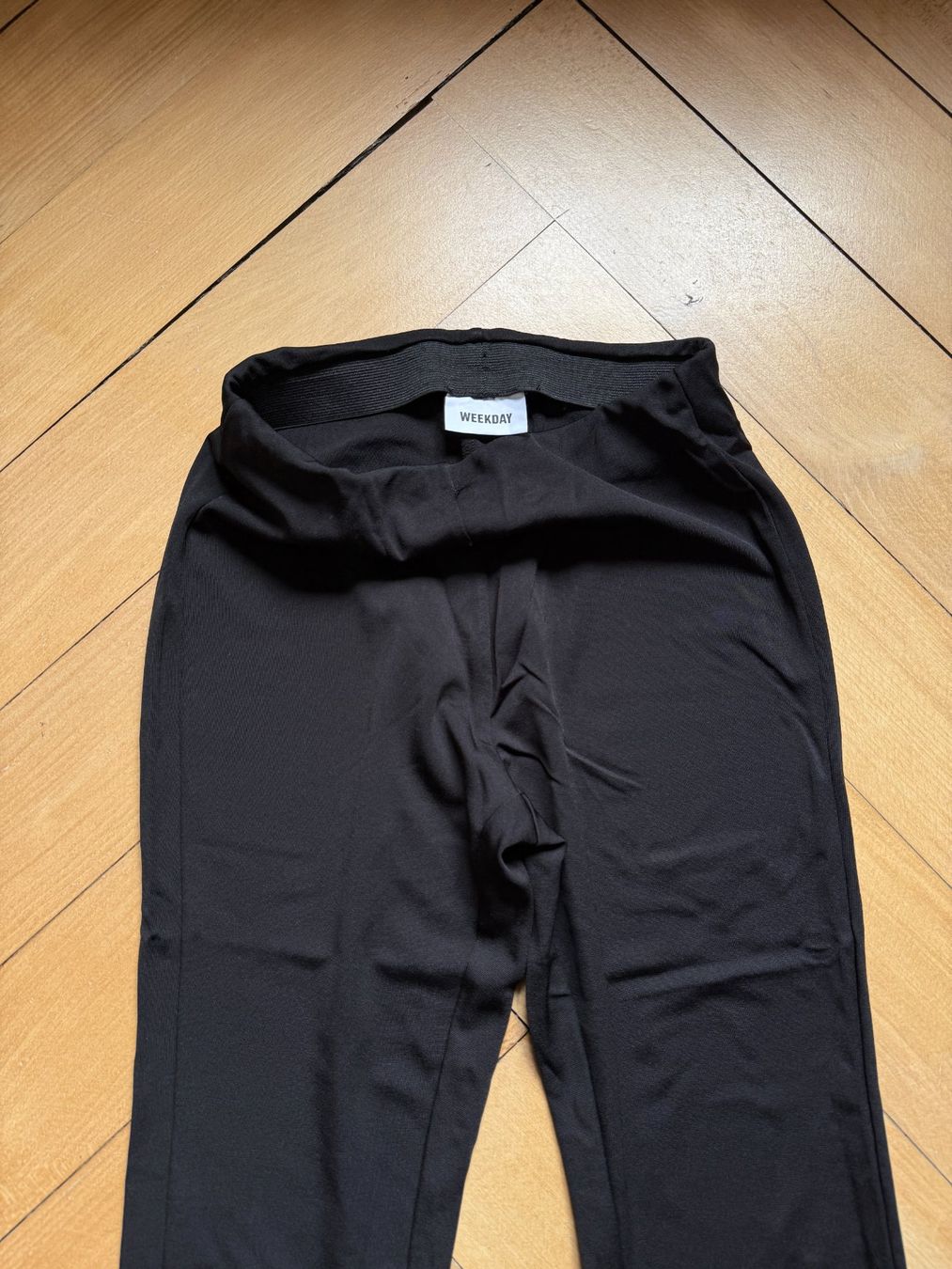 Weekday Pantaloni: WEEKDAY - Schlaghose schwarz leicht XS – Usato da Zürich venduto da Diazaio 2