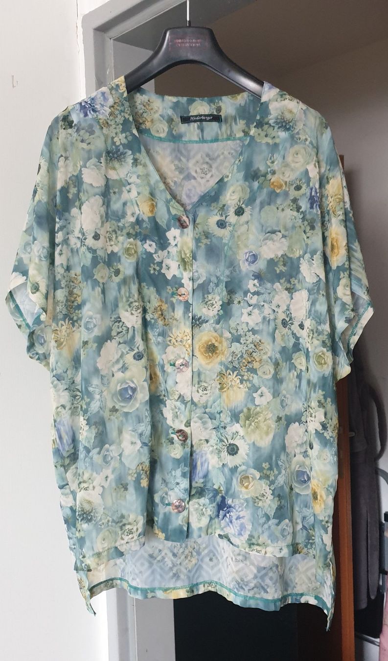 Niederberger Camicette: Niederberger blumige Bluse Gr. M – Usato da Frenkendorf venduto da Chrigeli01