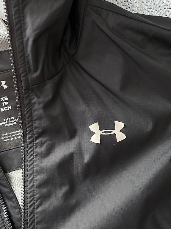 Giacche: k-way under armour noire  – Nuovo e nell'imballaggio originale da Le Lignon venduto da jm__k2lf 1