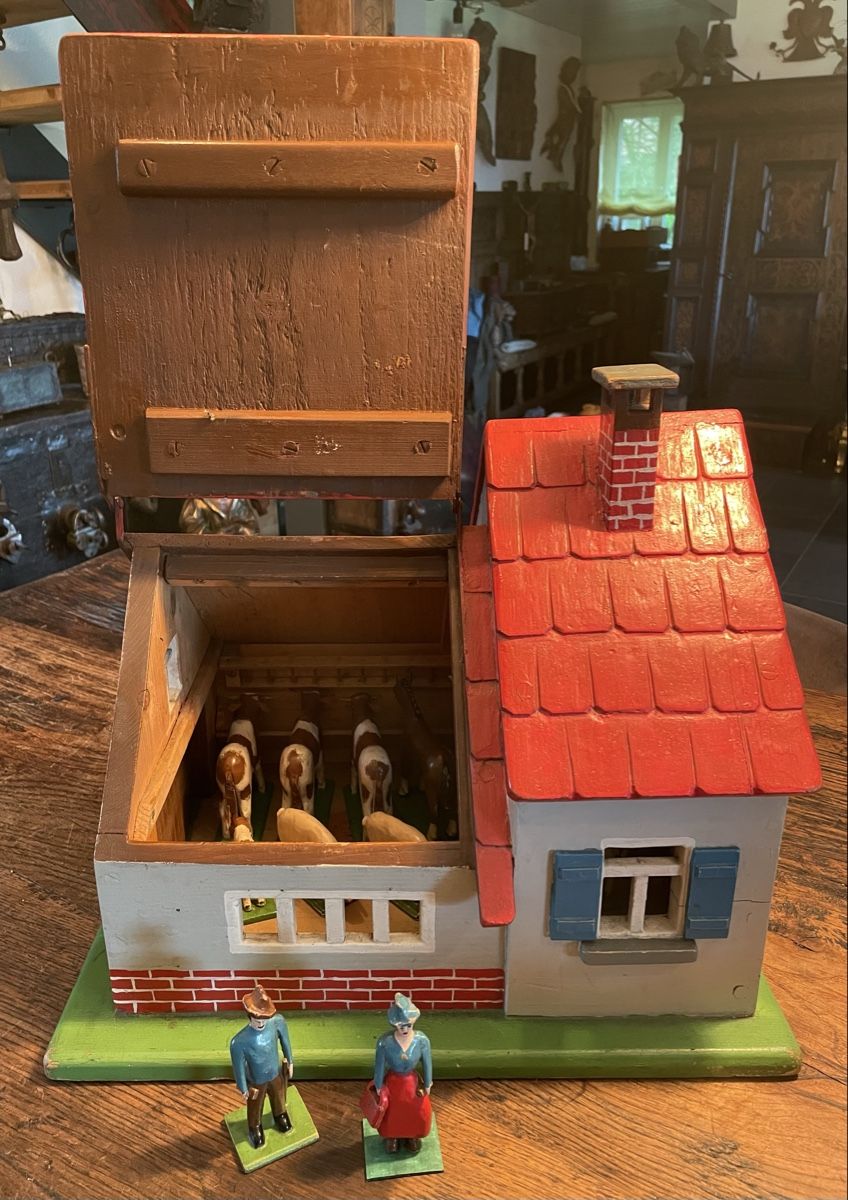 Giocattoli: Antiker Stall Haus Holz geschnitzt Kühe – Usato da Rorschacherberg venduto da farmer61 6