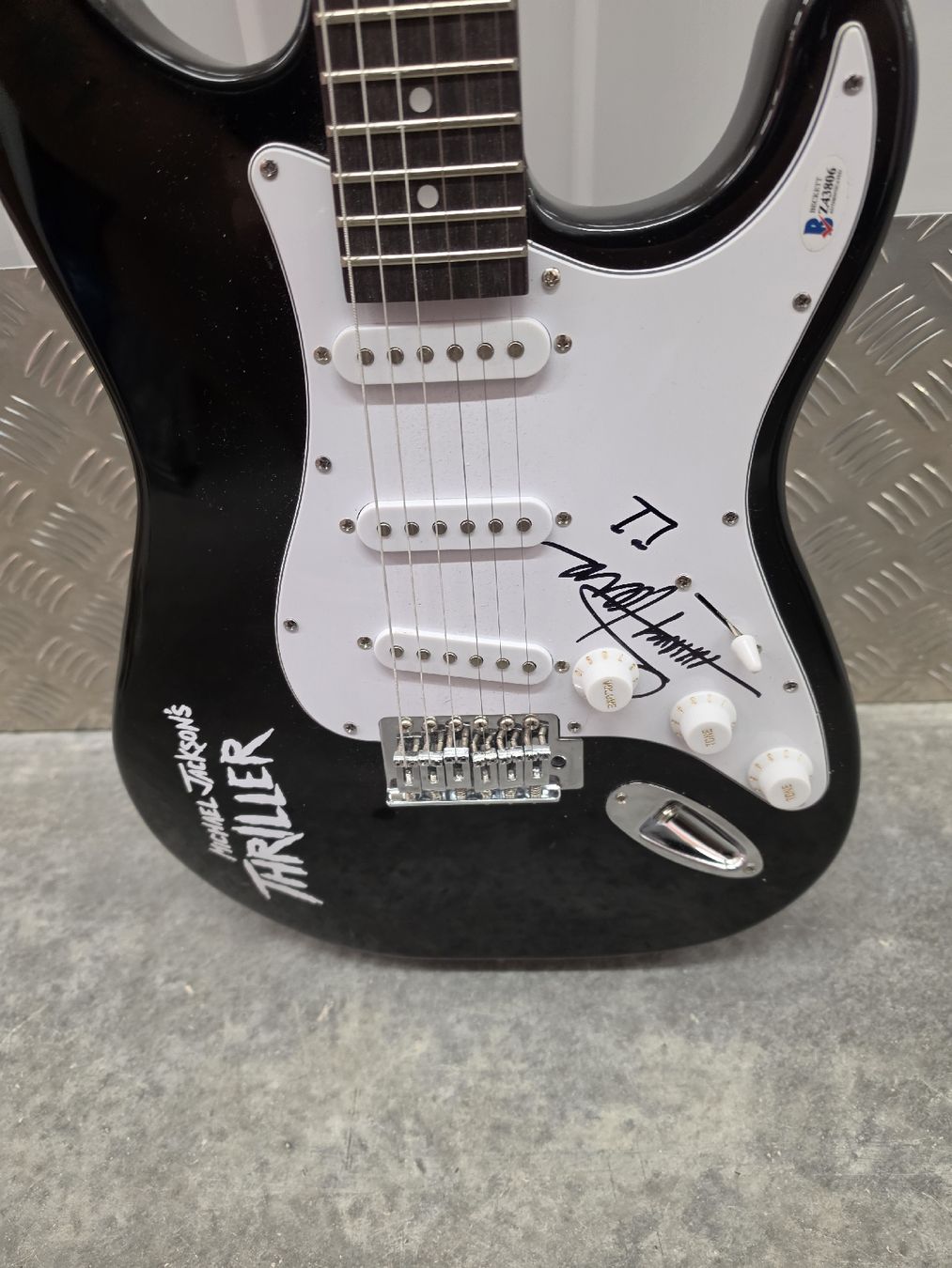 Musikinstrumente: Guitare électrique Dédicacé – Gebraucht aus Val-d'Illiez von AntiqueG 1