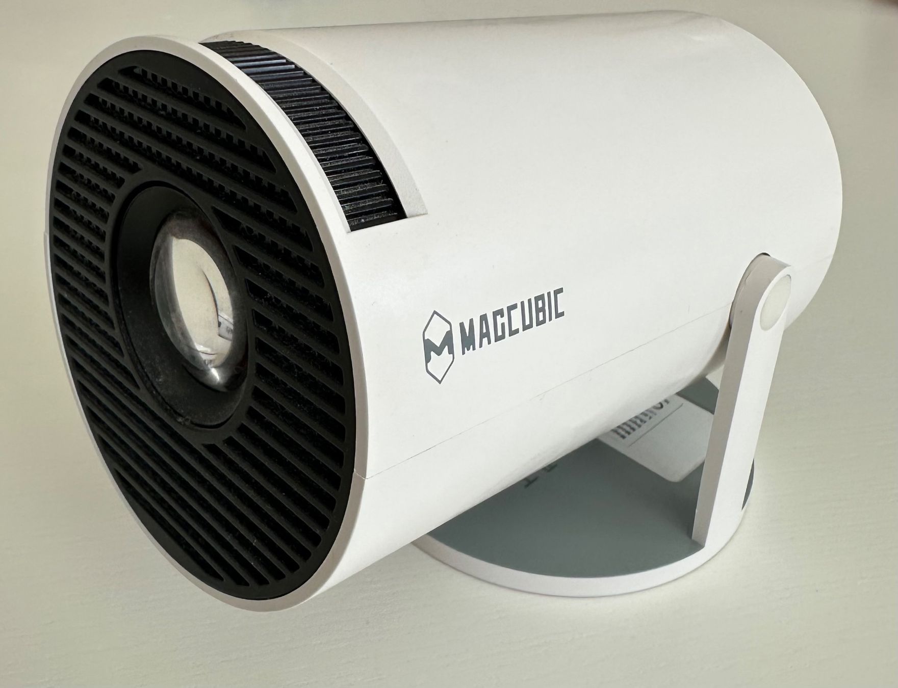 Proiettori: Magcubic Smart Projektor – Usato da Wädenswil venduto da leslam