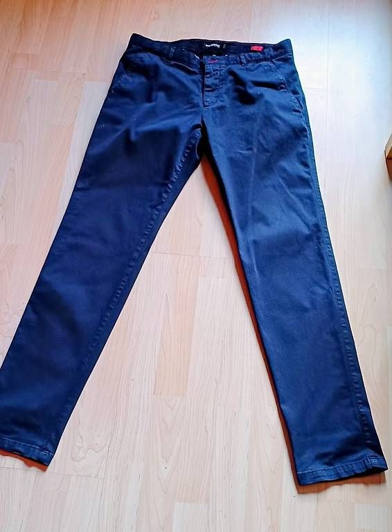 Completi: Herrenanzug mit weissen Hemd – Usato da Bern venduto da joggerorange 1