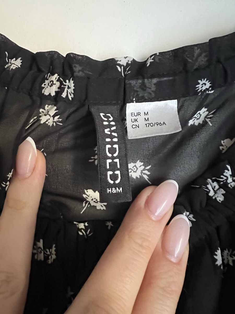 H&M Camicette: H&M Bluse, schwarz mit Blumenmuster, Grösse M - Top! – Usato da Reinach AG venduto da leo_8j25 2