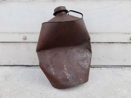 alter Kanister aus Blech Rost Blechkanister Bidon