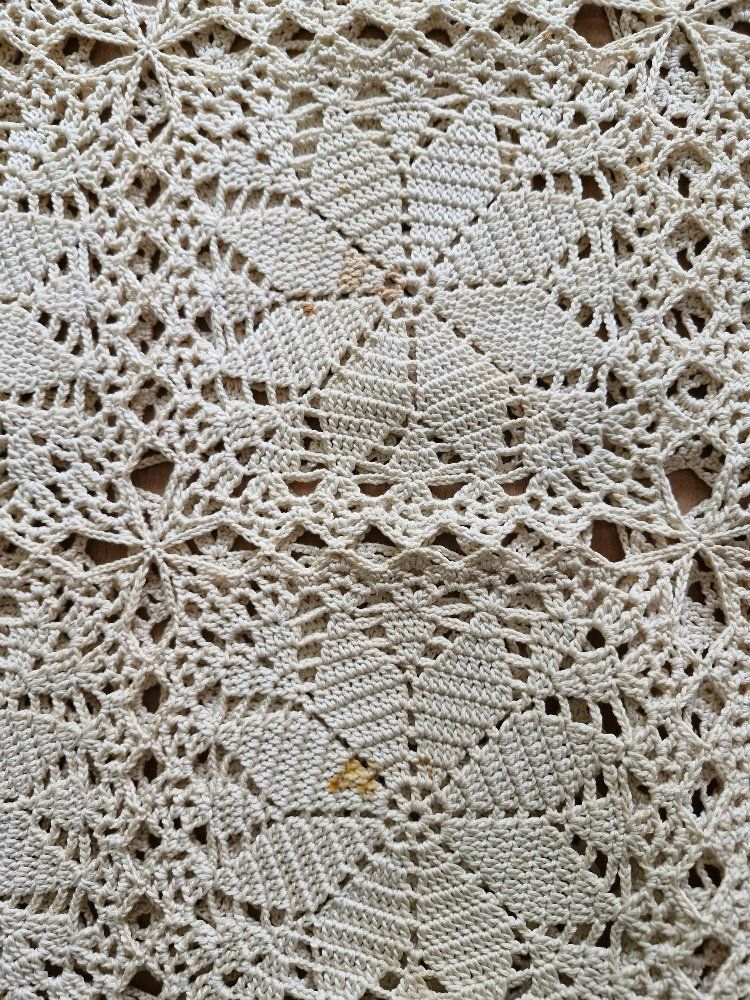 Altra biancheria da tavola: Tischdecke gehäkelt 127x175 cm – Usato da Gerzensee venduto da Neggimann 5
