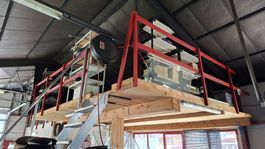 Zwischenboden 5.3m x 4.45m mit Treppe