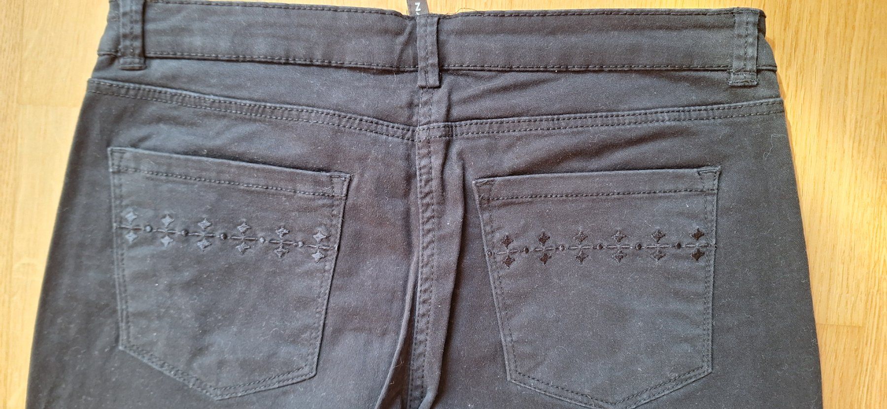 Nafnaf Jeans: Naf-Naf, jeans noir – Neuf avec emballage d'origine à Lussery-Villars par pousinete02 3