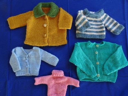 Puppen-Pullover 5 Stück, handgestrickt