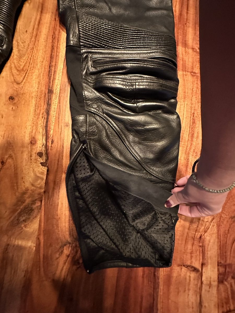 IXS Pantaloni: IXS Motorrad Lederhose, Grösse 48 – Usato da Urtenen-Schönbühl venduto da Nathalie_schori 3