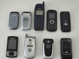 Konvolut Handys verschiedene Marken 9 Stk guter Zustand