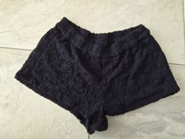 Damen Hot Pants schwarz, Grösse M mit Spitzenmuster 