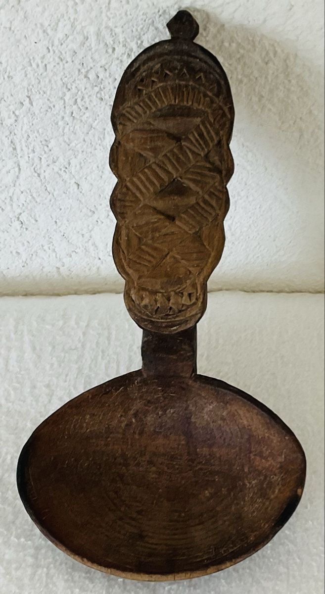 Cucchiai: Cuillère en bois sculpté datée de 1810 – Usato da Corseaux venduto da Mililaforet75