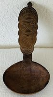 Cuillère en bois sculpté datée de 1810
