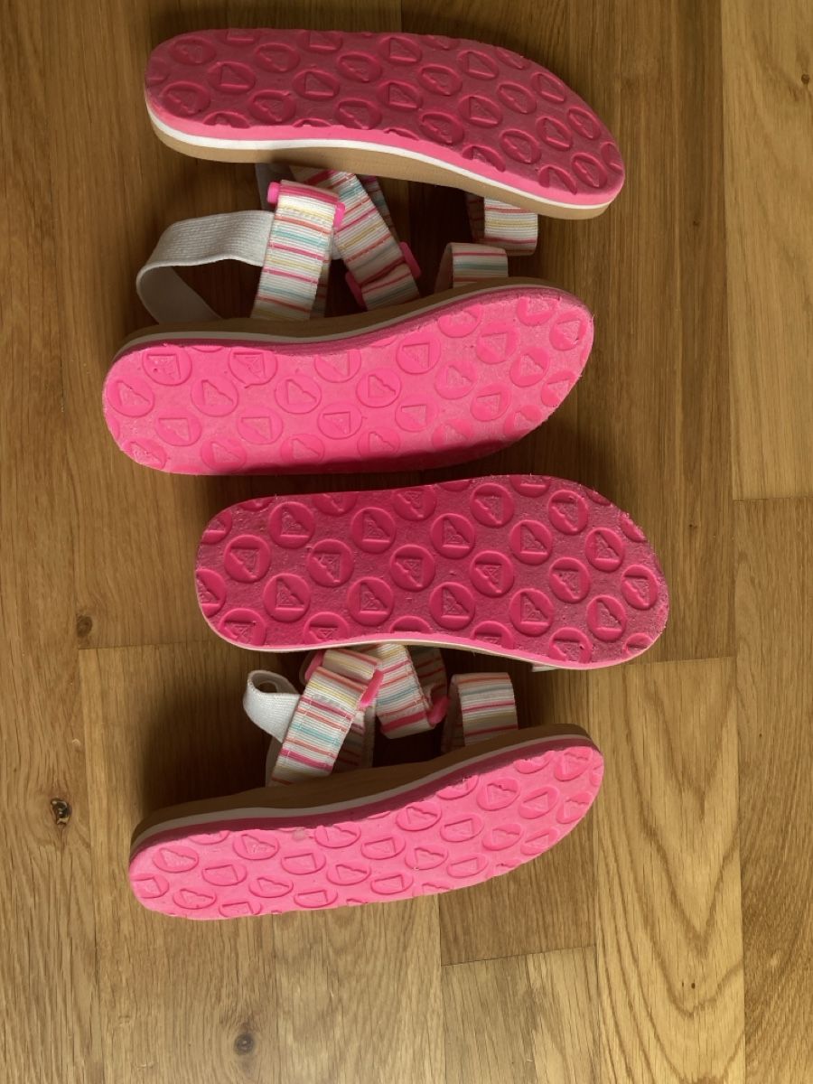 Roxy Chaussures filles: Roxy Sandalen gestreift Grösse 27 – D'occasion à Staad SG par gab_7dr9 4