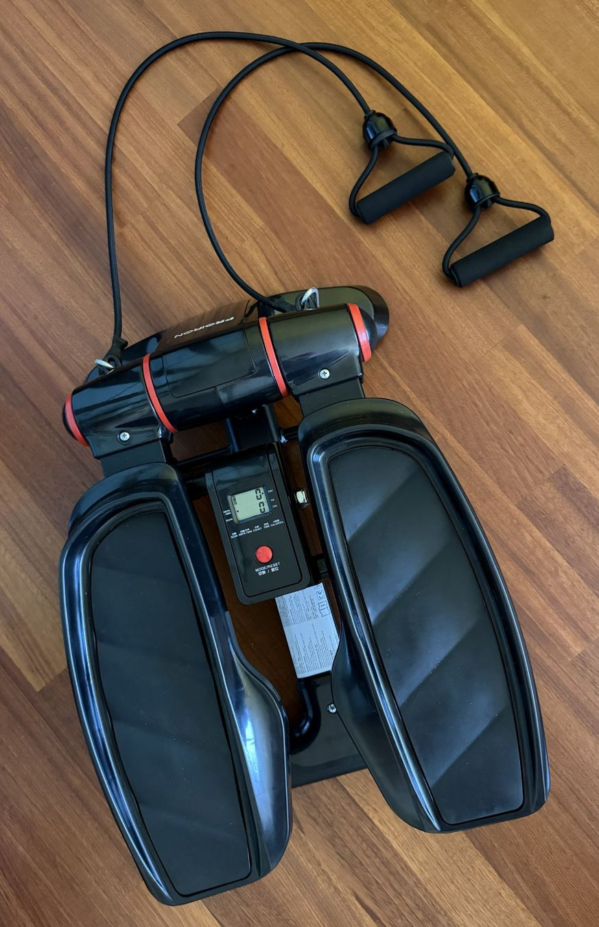 Hometrainer: Mini‑Stepper mit Trainingsbändern & Display – Usato da Auw venduto da Xcom