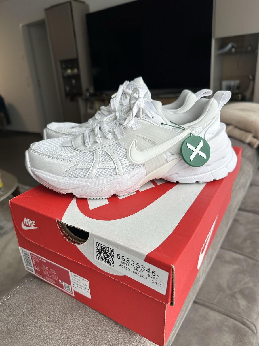 Nike Chaussures femmes: Nike V2K Run Sneaker – Neuf avec emballage d'origine à Kirchdorf AG par lau_s8xg 3