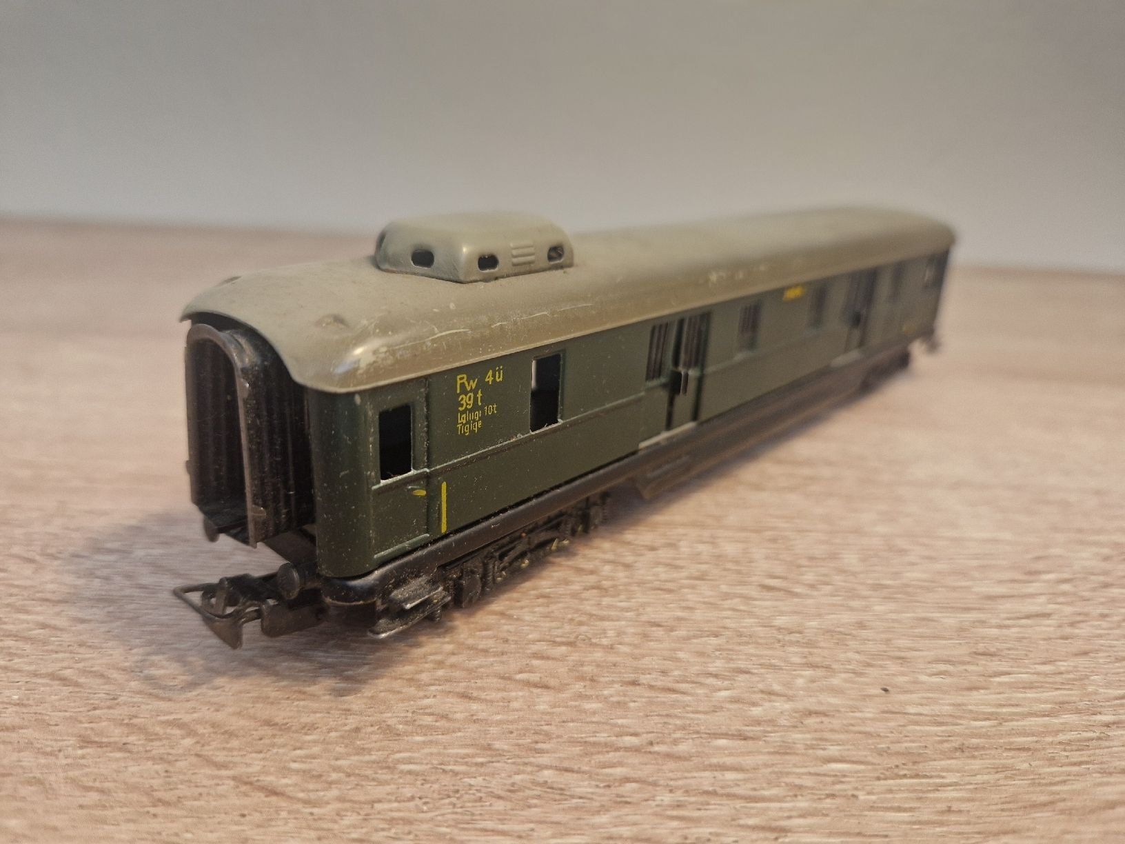 Märklin Modellini di ferrovie: Märklin 346/4 Gepäckwagen H0 – Usato da St-Aubin-Sauges venduto da Lo_Go 2