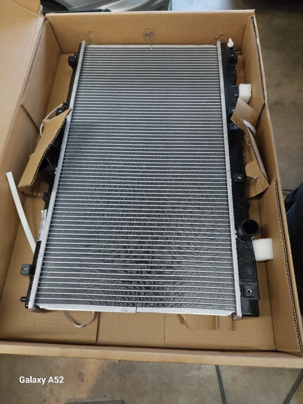 Mitsubishi Toutes les pièces auto: Radiateur Mitsubishi galant III – Neuf avec emballage d'origine à Thierrens par Tbox