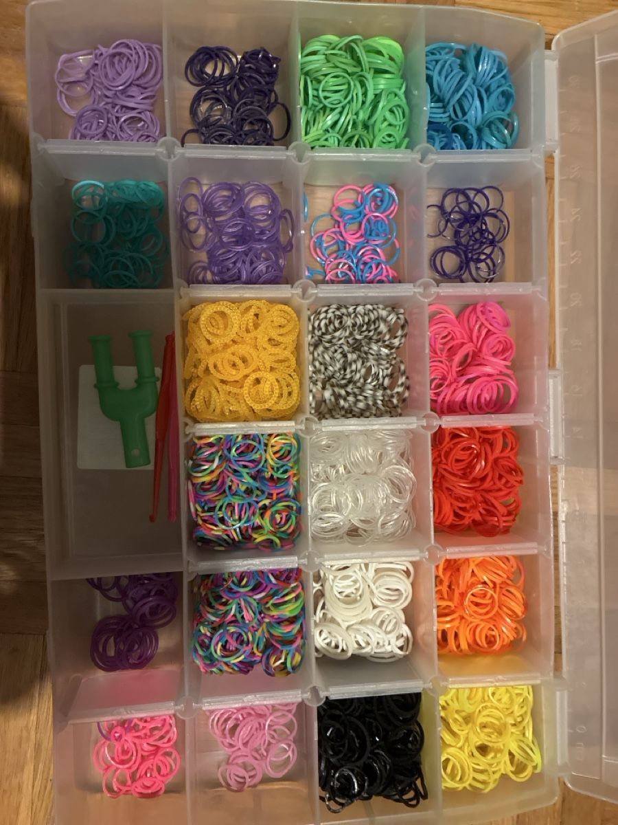 Bastelsets: Boîte de élastiques multicolores avec accessoires – Gebraucht aus Semsales von R.zz_llo7 2