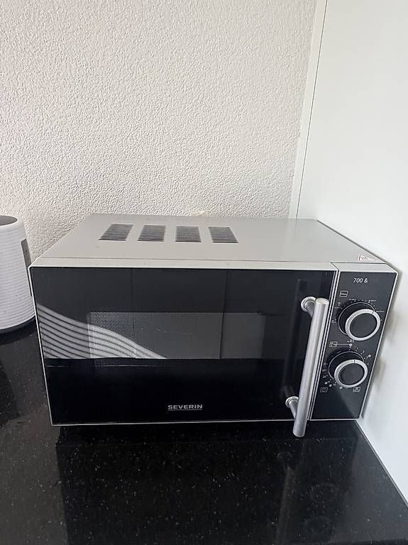 Appareils de cuisine: Severin 2-1 Mikrowelle mit Grill – D'occasion à St.Gallen par Didi1969