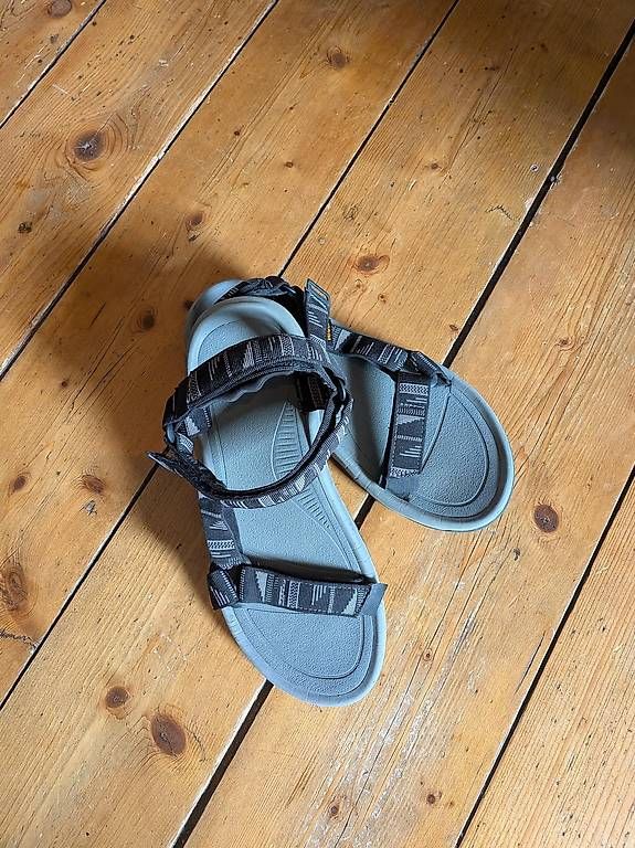 Teva Scarpe da uomo: Teva Trekking-Sandalen 44.5 – Usato da Basel venduto da Shikari 3