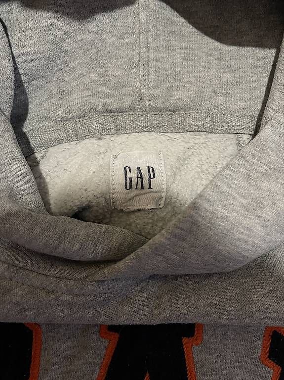 Pullover & Sweatshirts: Gap Hoodie – Gebraucht aus Zürich von elr_95gx 1