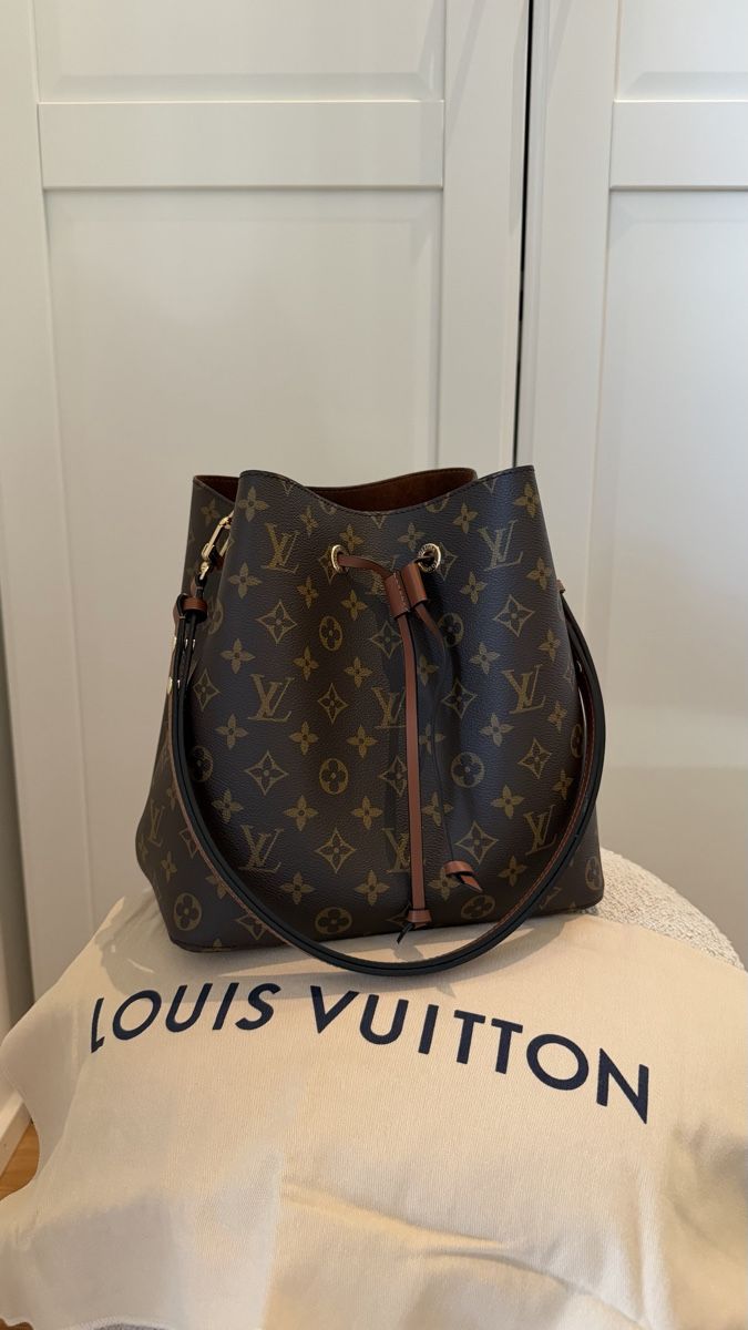 Louis Vuitton Borse: Louis Vuitton NéoNoé MM Monogram Canvas – Nuovo (secondo la descrizione) da Weiningen ZH venduto da Jeolina 1
