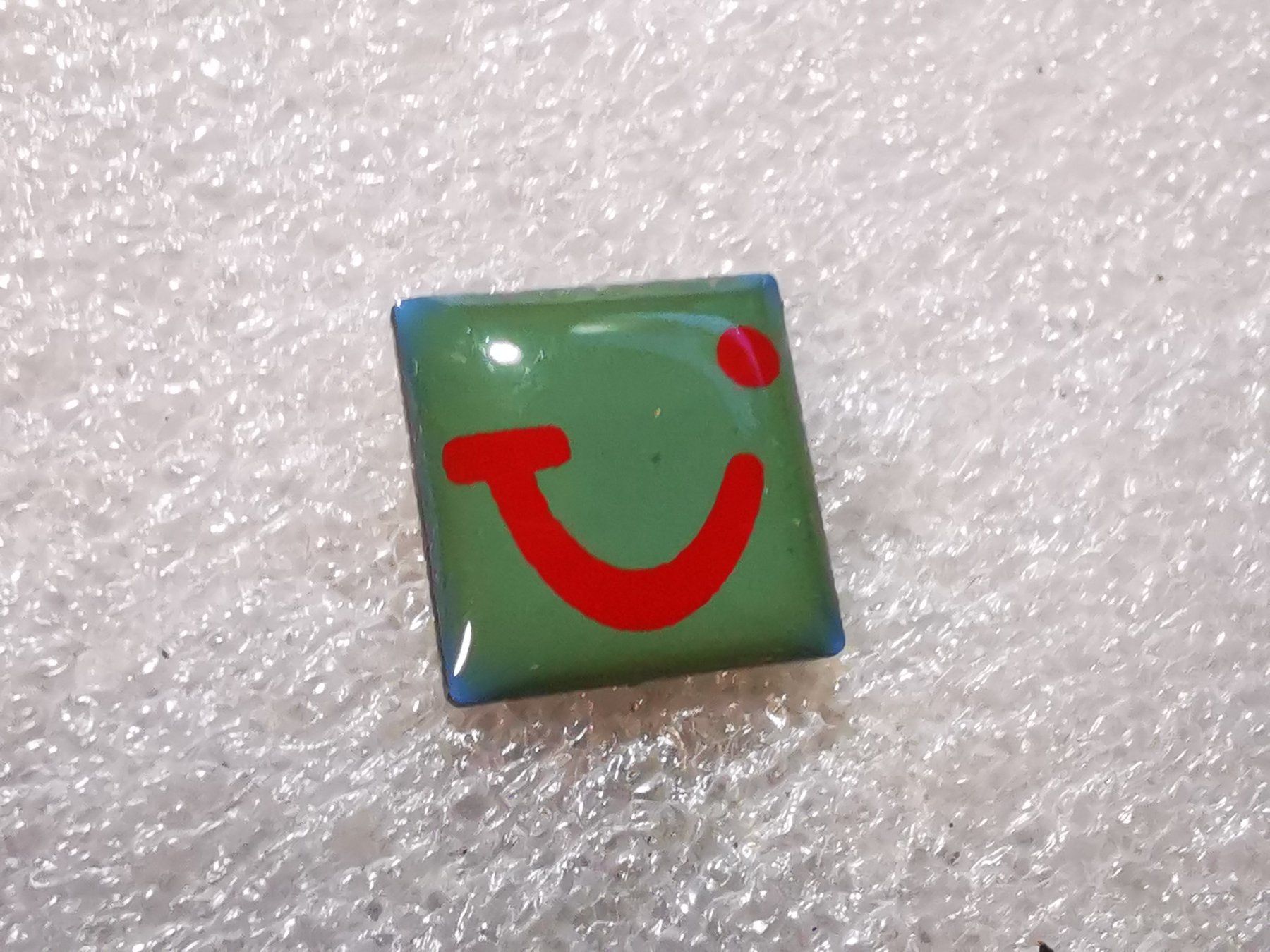 Placchette & Badge: Ansteckpin 127: Tui – Usato da Oppligen venduto da Pin-Fall-Shop