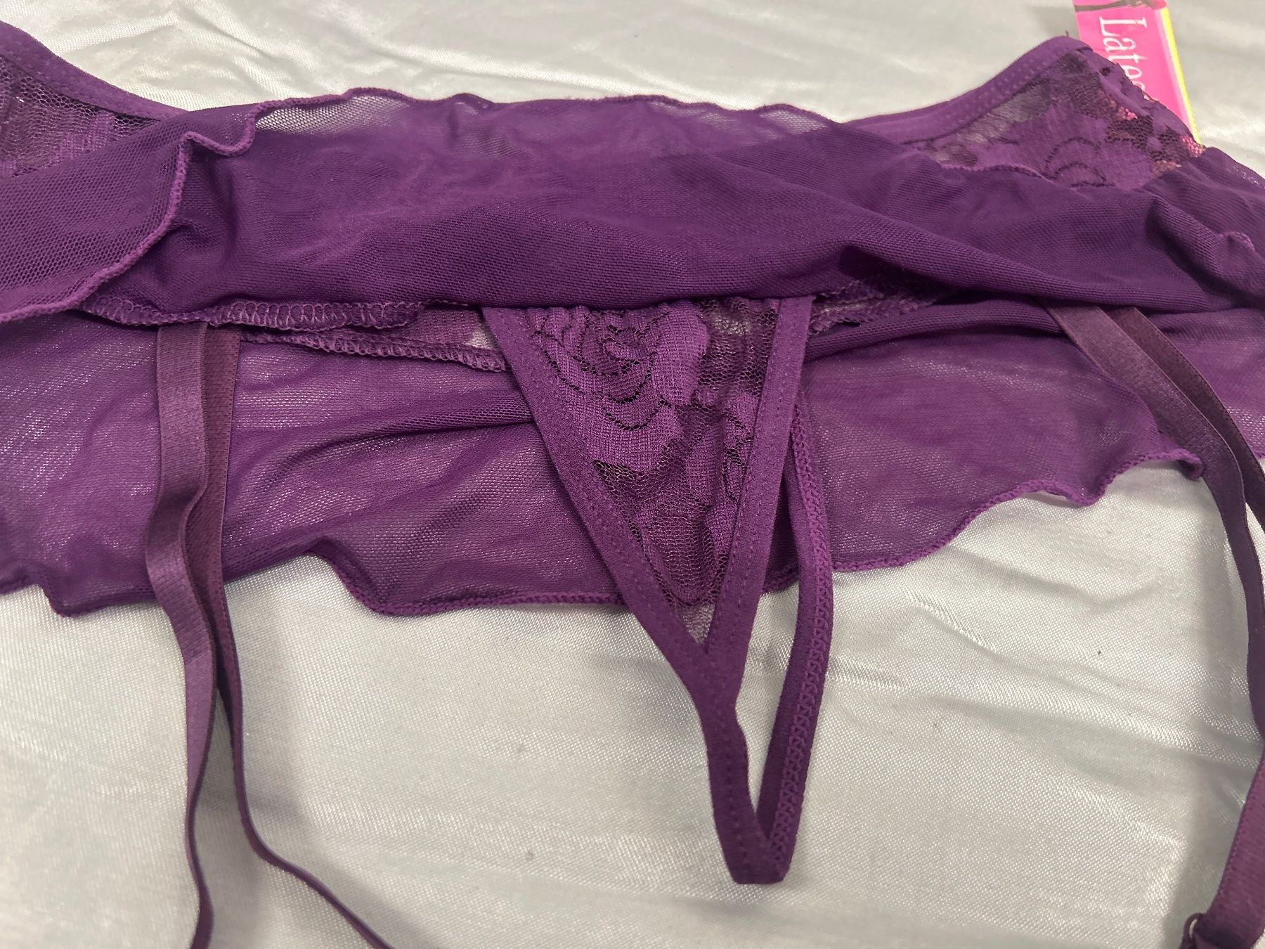 Autres dessous: Sexy Strapsgurt Strapshalter mit String Spitze Lila S-L Neu – Neuf avec emballage d'origine à Regensdorf par Spyke55
