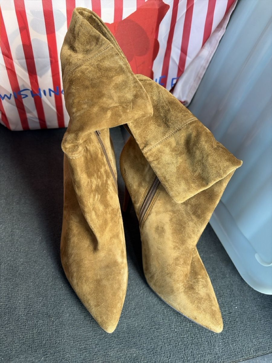 Scarpe da donna: Bottines Minelli daim marron taille 39 excellent état – Usato da Evionnaz venduto da kat_nv9f