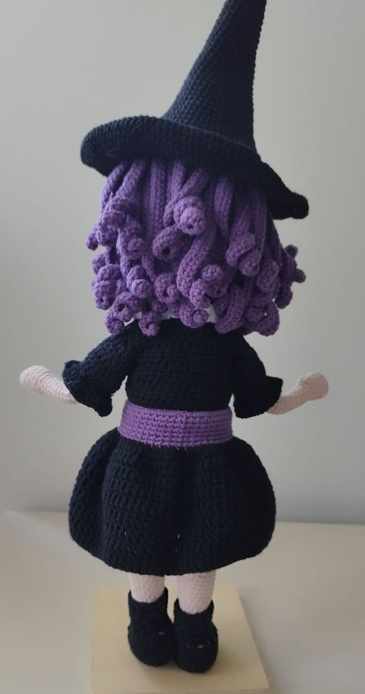 Bambole: Poupée Sorcière en crochet, Chat noir&chaudron! – Nuovo e nell'imballaggio originale da Arnex-sur-Orbe venduto da can_97vn 3