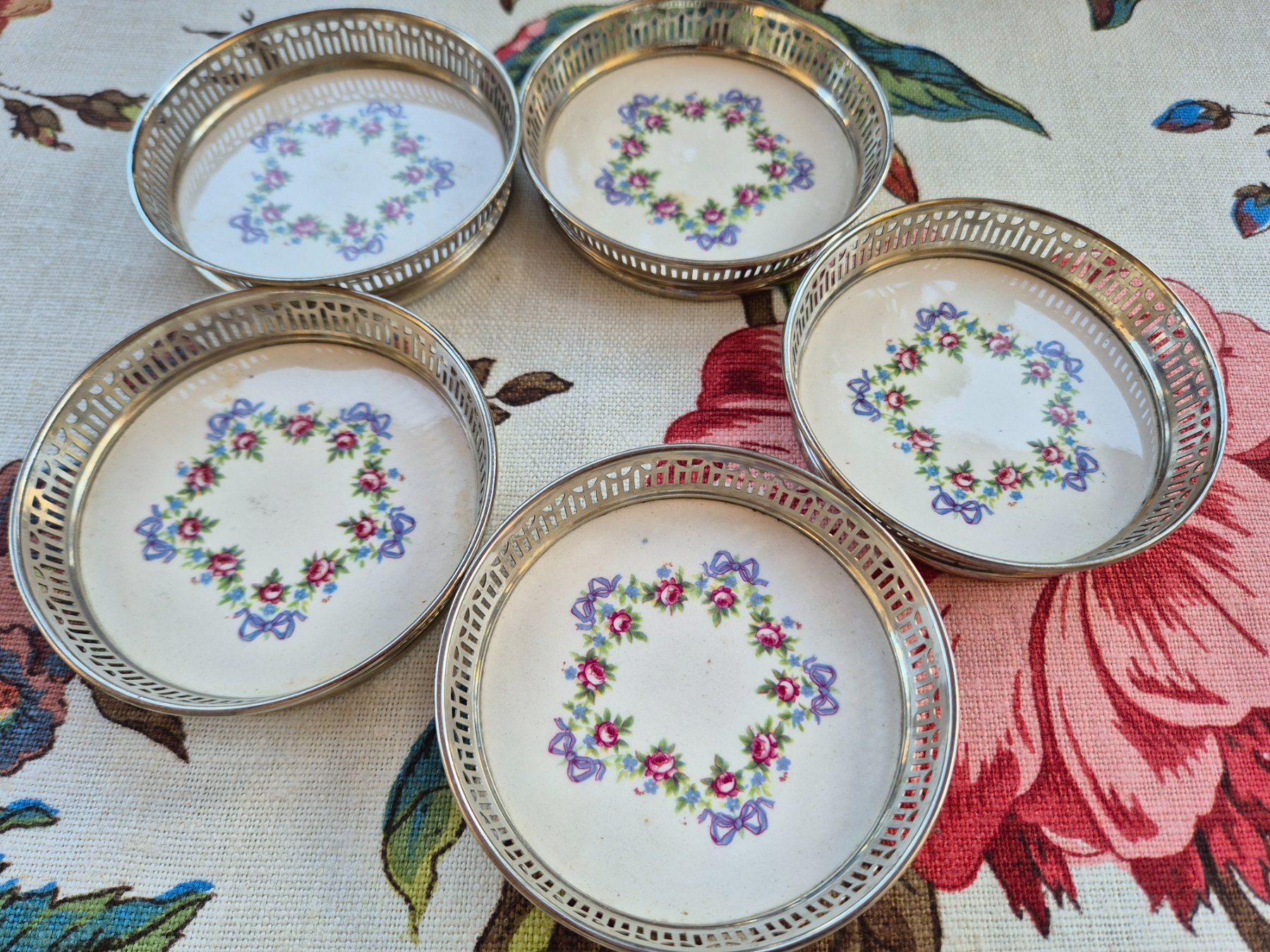 Sottobicchieri: Antike Untersetzer 5er Set floral mit Rand – Usato da Bern venduto da aronari
