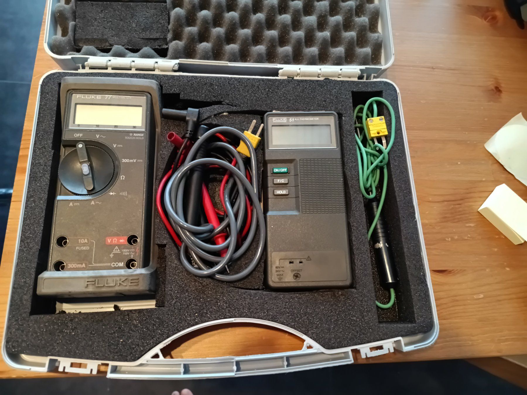Fluke Messen: Fluke 77 Multimeter + Fluke 51 Thermometer im Koffer – Gebraucht aus Bertschikon (Gossau, ZH) von SJLPHI 1